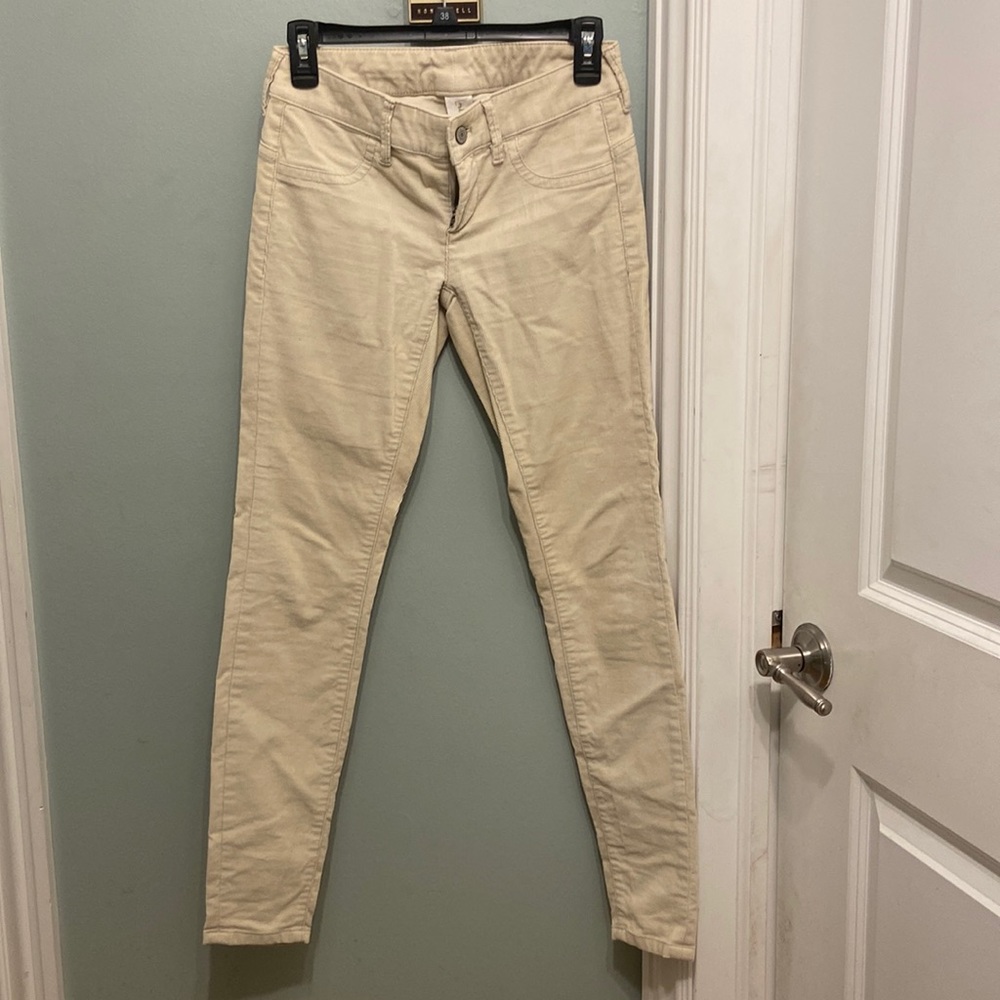 Corduroy pants, slim fake pockets in the front pockets in the back